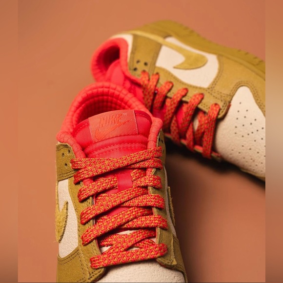 Bronzine and Sesame color dunks - Picture 3 of 7